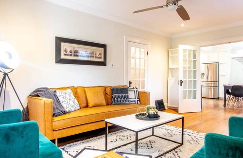 Rosemount Casa | Class Meets Character - Fast Internet & Comfy Beds