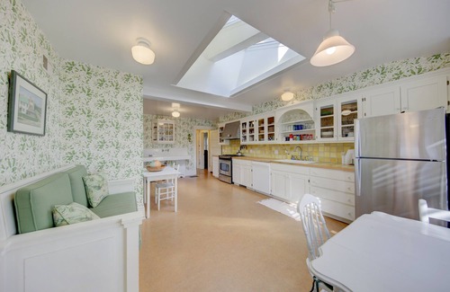 The Pines Casa | Classic 1920s oceanfront home & cottage with AC, bikes, grill - walk to beach