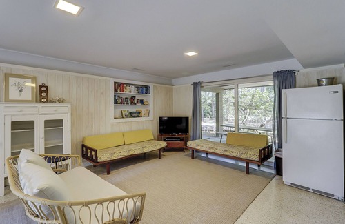 South Beach Casa | Classic 2nd Row Beach Home ~ Pet Friendly ~ 2 Brown Pelican Rd