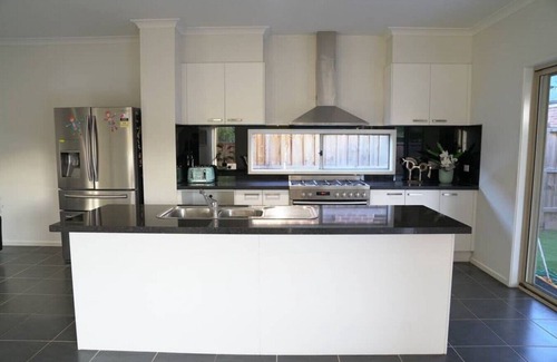 Williams Landing Casa | Classic 6brm Villa in Melbourne