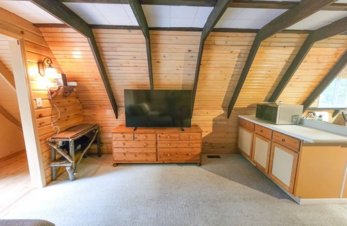 Sears Cabina | Classic A-Frame | River, Fireplace, Kayaks & Tubes