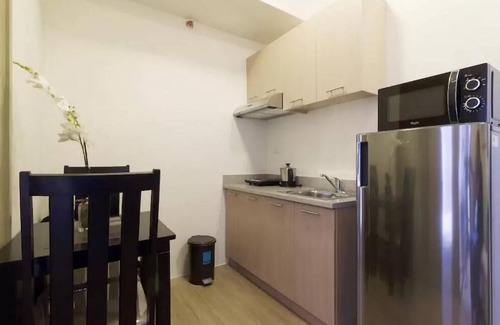 Pio del Pilar Condominio | Unidad clásica y moderna de 1 dormitorio Makati