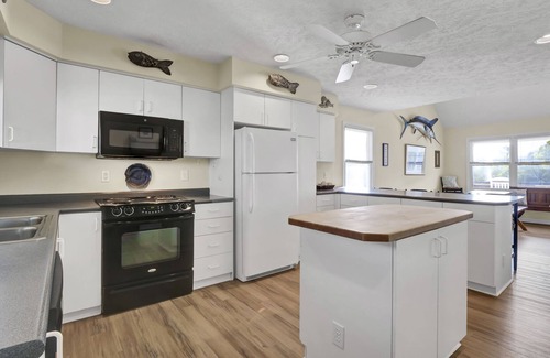 Wrightsville Beach Cabaña | Classic beach cottage on beautiful Wrightsville Beach. 4 Bedrooms, 3 Baths