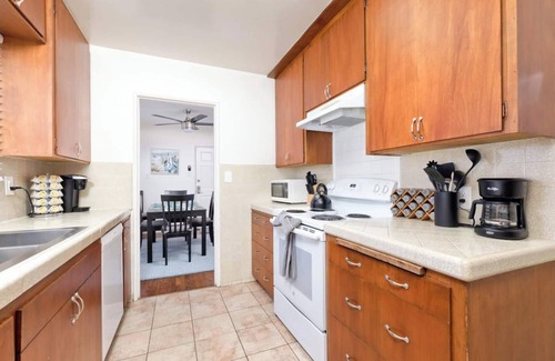Central Mission Beach Cabaña | Classic Beach Cottage Steps to Sand + A/C & Garage