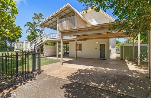 Pottsville Casa | Classic Beach House on Surfside - Pet Friendly