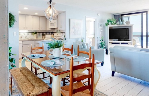 North Ocean City Casa | Classic beachfront condo with pools, beach bar, tennis & AC