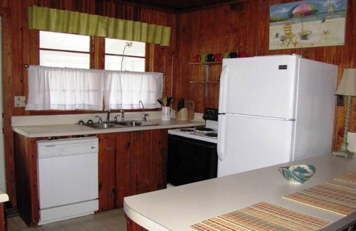 South Carolina Lowcountry Casa | Classic Beachwalk Home w/ Huge Large Sun Deck; Easy Beach Access; Cable TV/WiFi