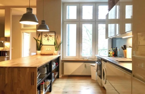 Neukoelln Apartamento | Classic Berlin Charm Meets Modern Comfort – 5-Bedroom Group Apartment