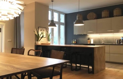 Neukoelln Apartamento | Classic Berlin Charm Meets Modern Comfort – 5-Bedroom Group Apartment