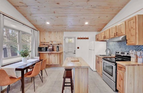 Locust Lake Village Cabina | Classic Cabin | Lake Access | Hot Tub