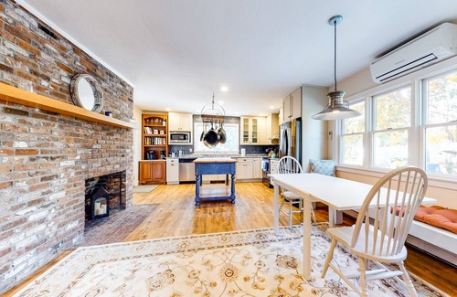 South Orleans Casa | Classic Cape Cod home near beaches with yard, patio & outdoor fireplace