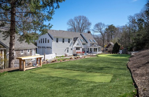 East Sandwich Casa | Classic Cape Cod Retreat with Amazing Backyard Amenities - why leave?