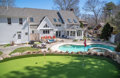East Sandwich Casa | Classic Cape Cod Retreat with Amazing Backyard Amenities - why leave?