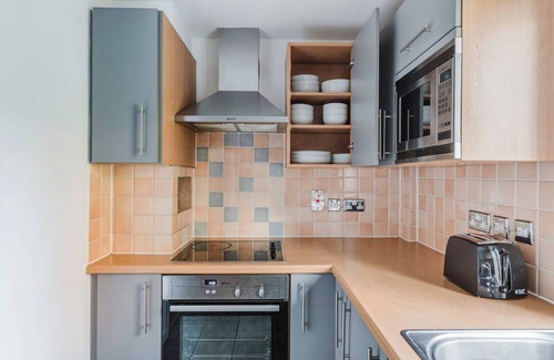 Bishopsgate Apartamento | Classic City of London 1BR, Furniture & Decor Included, by Blueground