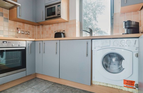 Bishopsgate Apartamento | Classic City of London 1BR, Furniture & Decor Included, by Blueground