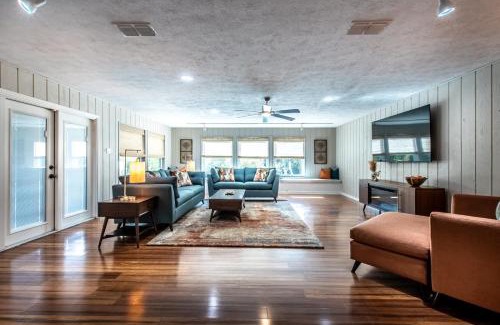 Bay Area Casa | Classic Coastal Getaway Sleeps 34 - 2 Homes 2 Pools