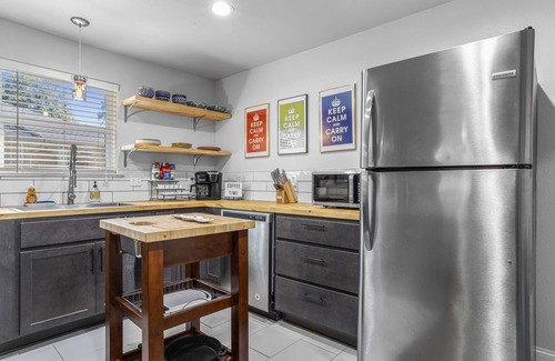 Gulfport Cabaña | Classic Cottage just mins to the Beach and Downtown!