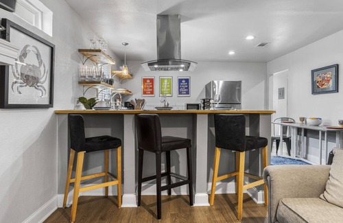 Gulfport Cabaña | Classic Cottage just mins to the Beach and Downtown!