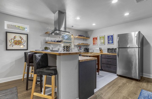 Gulfport Cabaña | Classic Cottage just mins to the Beach and Downtown!