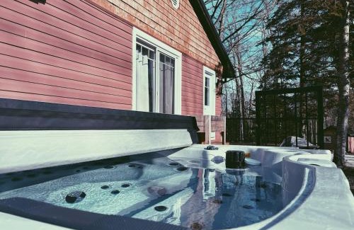 Lion's Head Casa | Classic-country Getaway W Hot Tub & Ev Charger
