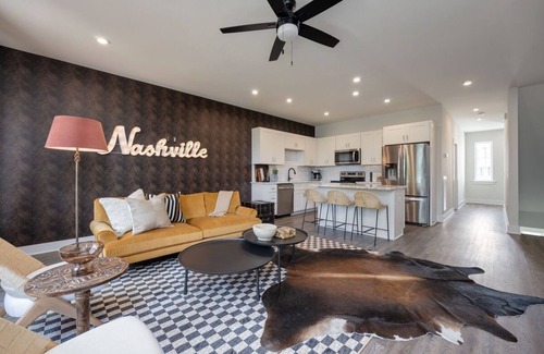 Whitebridge Casa | Classic Country - Mins to Broadway - Rooftop Deck – Sleeps 8