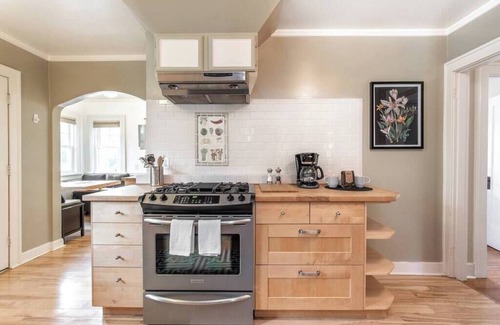 Richmond Casa | Classic Craftsman - King Beds - Steps to Hawthorne