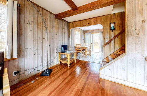 Springs Casa | Classic, Dog-Friendly Home w/ Free WiFi, Wood-Burning Fireplace, & a Gas Grill