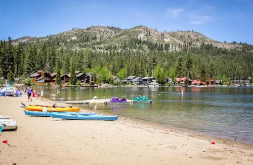 Truckee Casa | Classic Donner Lake View Cabin