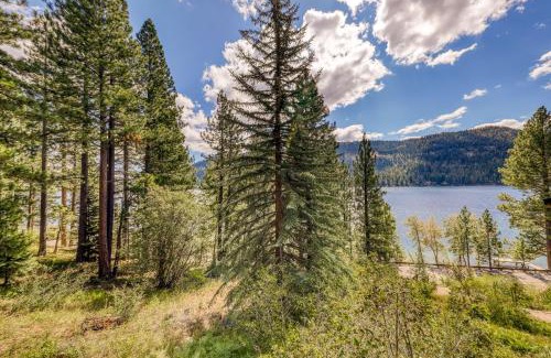 Truckee Casa | Classic Donner Lake View Cabin