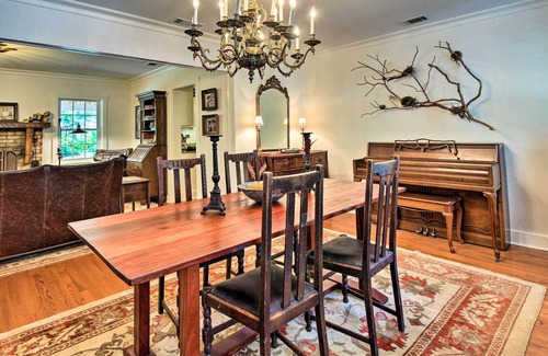 Montgomery Casa | Classic Family Home, 12 Miles to Downtown