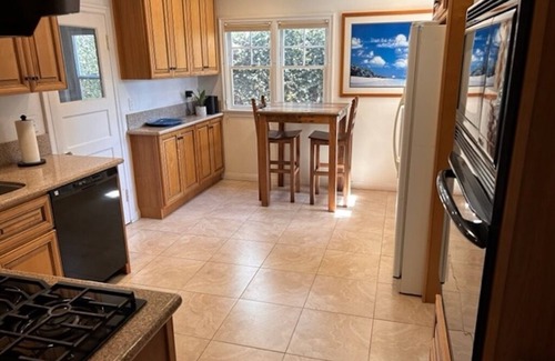 South Redondo Casa | Classic family-sized beach cottage w/fireplace - two minutes from the ocean!!