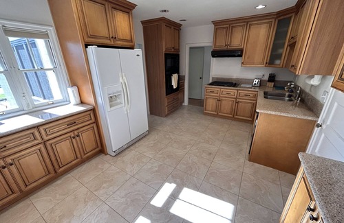 South Redondo Casa | Classic family-sized beach cottage w/fireplace - two minutes from the ocean!!
