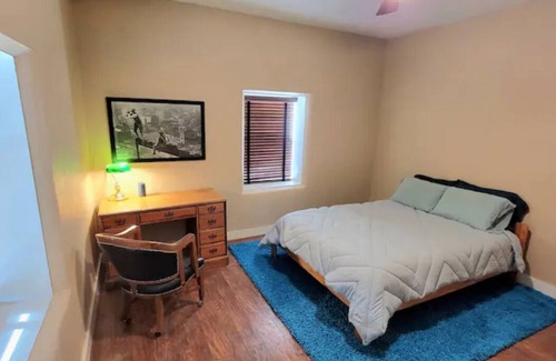Roswell Otro | Classic farmhouse on 20 acres, no cleaning fee!