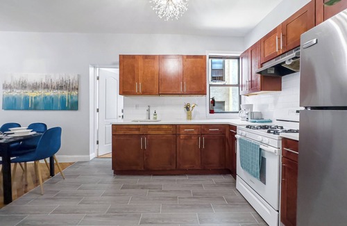 Crown Heights Casa | Classic Five Bedroom 2 Minutes To Train