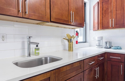 Crown Heights Casa | Classic Five Bedroom 2 Minutes To Train