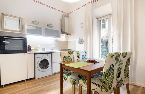 Santissima Annunziata Apartamento | Classic flat by Liberty Square & Savonarola Square