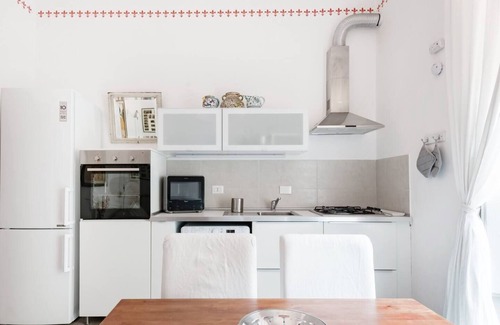 Santissima Annunziata Apartamento | Classic flat by Liberty Square & Savonarola Square