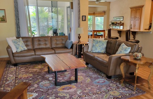 New Port Richey Casa | Classic Florida home near Tampa Airport, St. Petersburg, beaches, & Nature Coast