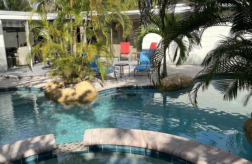 Coral Shores Casa | Encantadora casa de Florida con una evocadora sensación de isla tropical.