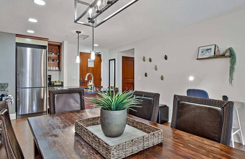 Canmore Apartamento | Classic Hideaway Elegant 2BD 2BTH