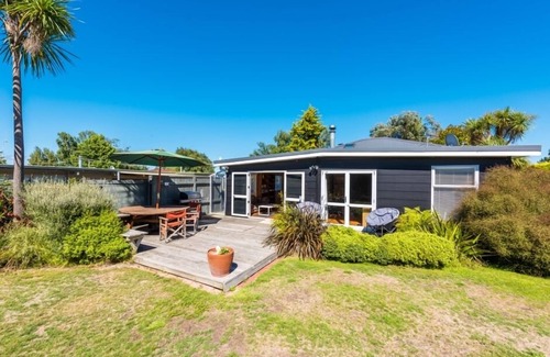 Waitahanui Casa | Experiencia de kiwi clásico en Five Mile Bay. Wi-Fi gratis.