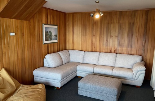 Oneroa Casa | Classic Kiwi Bach by the Beach