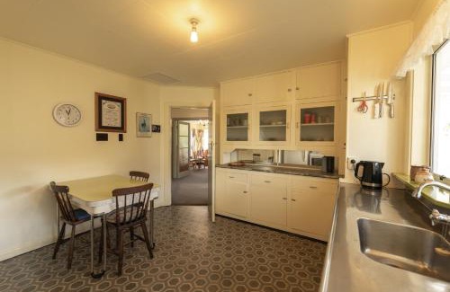South Bay Casa | Classic Kiwi Bach Southbay