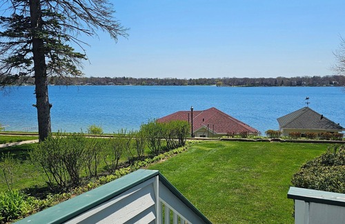 Powers Lake Casa | Classic Lake House on Powers Lake with boat house! Pet-friendly!