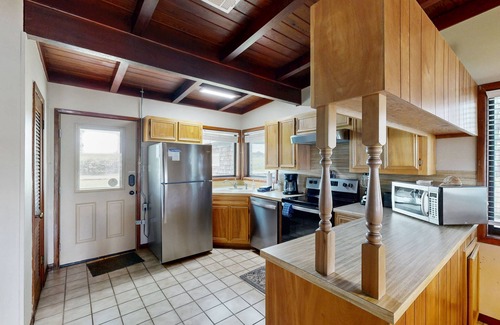 Kingsland Casa | Classic Lakefront Cottage w/ Private Dock, Lovely Lake View, Backyard & WiFi