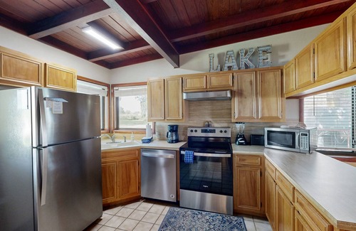 Kingsland Casa | Classic Lakefront Cottage w/ Private Dock, Lovely Lake View, Backyard & WiFi