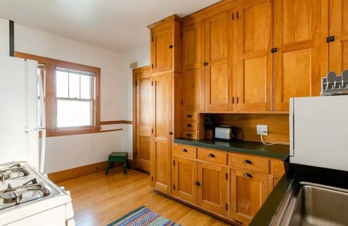 Merriam Park Casa | Classic Macalester Area St. Paul Duplex