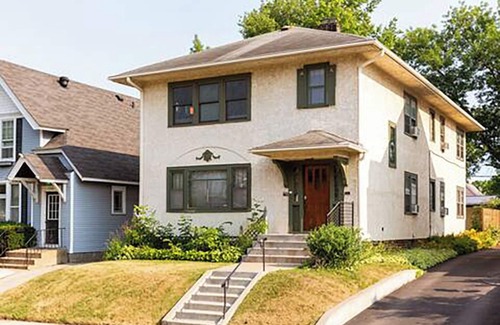 Merriam Park Casa | Classic Macalester Area St. Paul Duplex