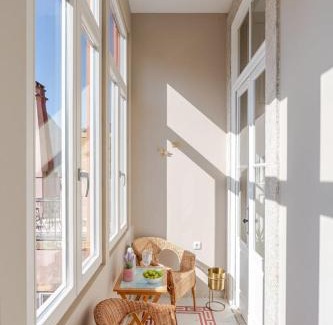 Centro / Baixa Apartamento | Classic Meets Modern – Downtown Balcony Retreat