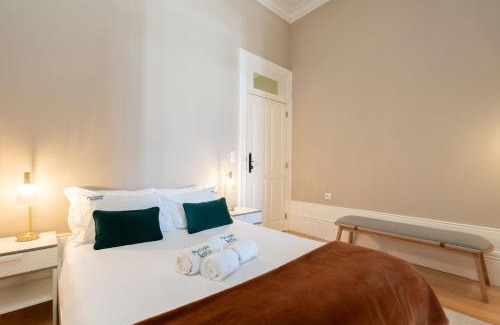 Centro / Baixa Apartamento | Classic Meets Modern – Downtown Balcony Retreat